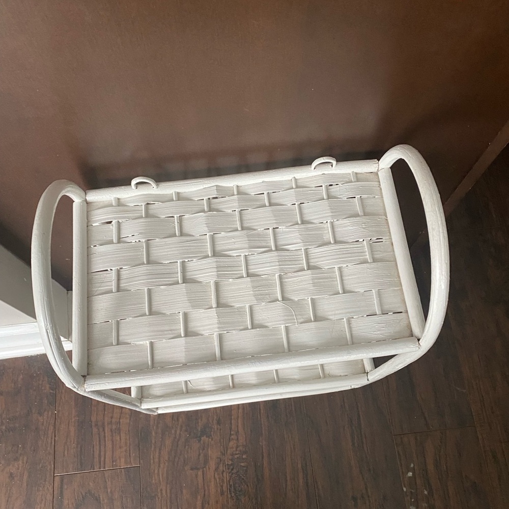 Vintage White Wicker shelf with towel rack - Picture 2 of 6